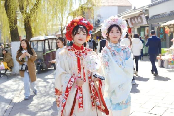 Girls Wearing Flowers Dress up Spring