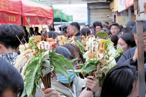 “热辣滚烫”的天水麻辣烫 记者实地探访