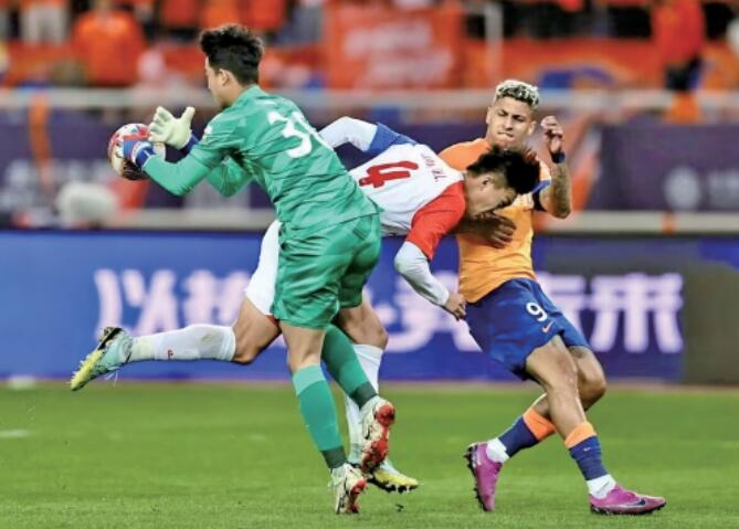0:3不敌上海申花 泰山队遭受本赛季中超首败