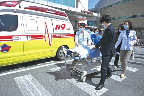医生“辞职潮”风波持续 韩国急救系统濒临崩溃