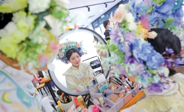 В Цзинане шпильки цветов стали популярными, национальная тенденция встречает эпоху цветения.