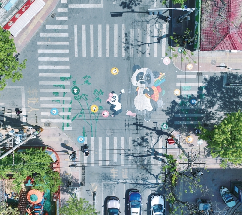 “泉”在济南过五一｜巨幅“中国风”彩绘地画亮相老商埠