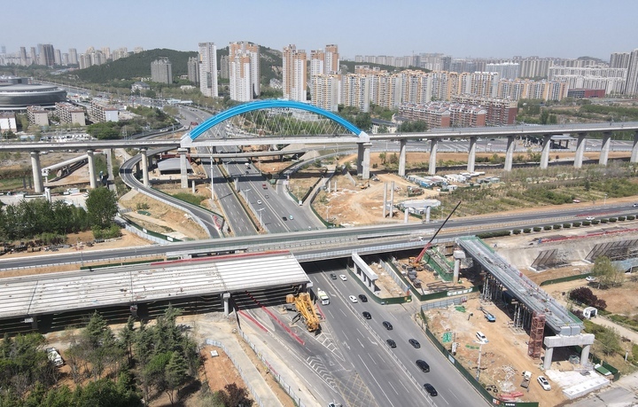 济南绕城高速小许家至港沟段改扩建部分开始上跨经十路