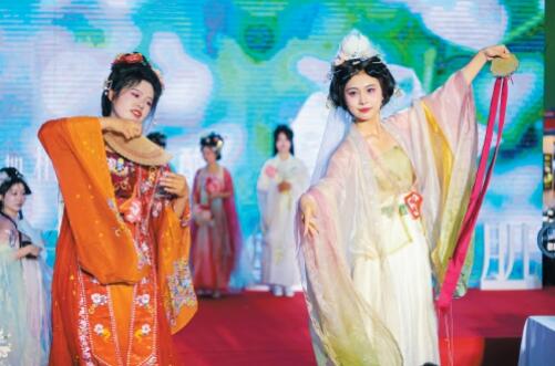 Hanfu-Show-Challenge der nationalen studentischen Vereinigung fand in Jinan statt