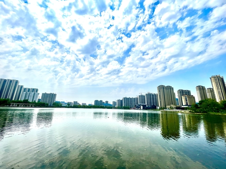 Park du lac de Yunjin Jinan, la rivière du lac est magnifique