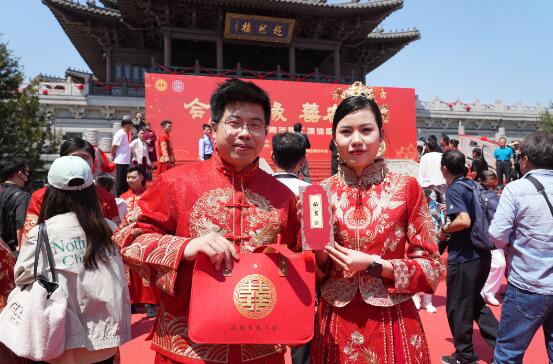 融媒·见证丨新事新办！首届济南市青年职工集体婚礼圆满礼成——这场婚礼，超“燃”见证