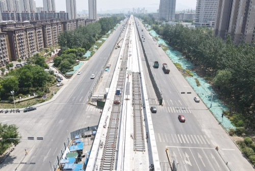 Avancement ordonné des travaux de pavage de la Ligne 8 de transport ferroviaire