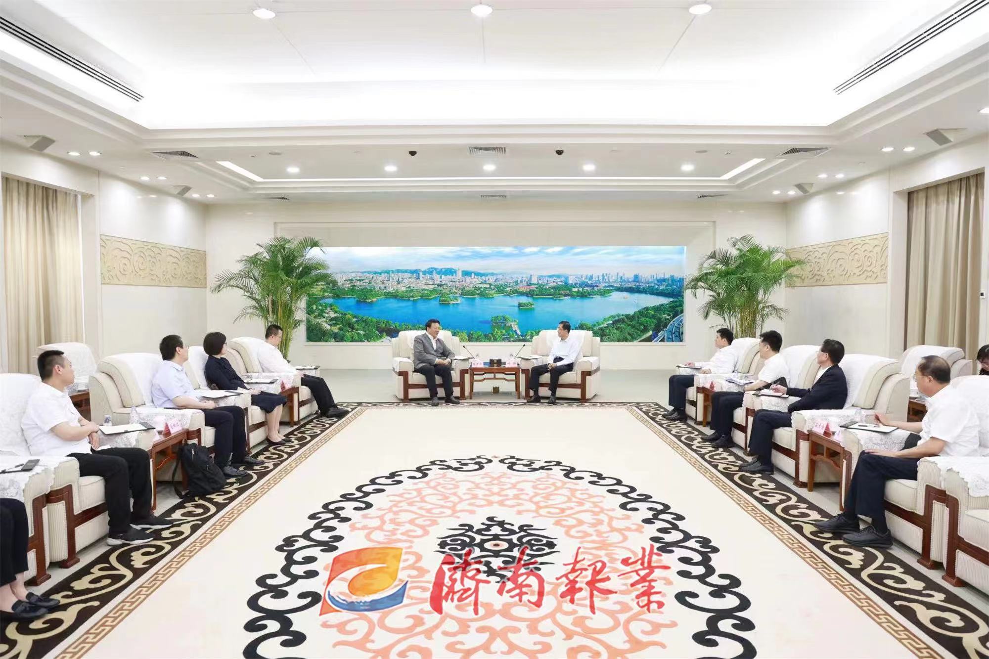 刘强会见南开大学校长陈雨露