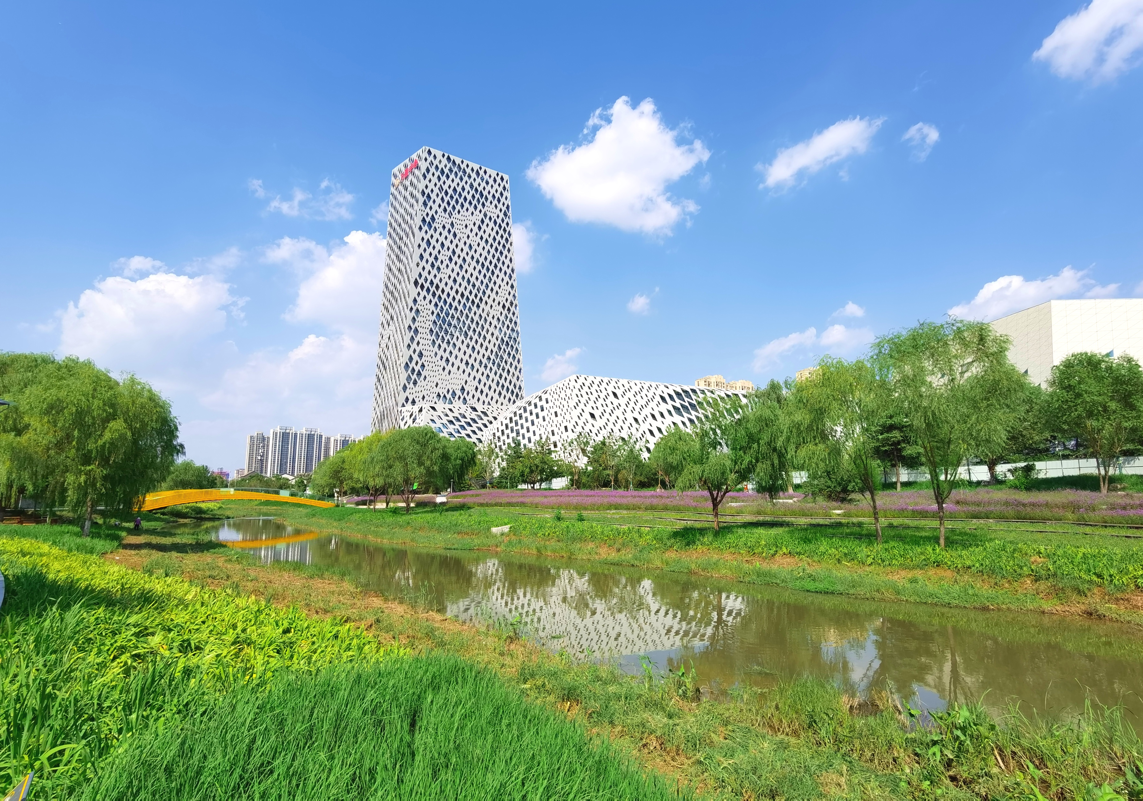 驰骋在逐“绿”向“新”高质量发展赛道上——绿色新图景扑面而来