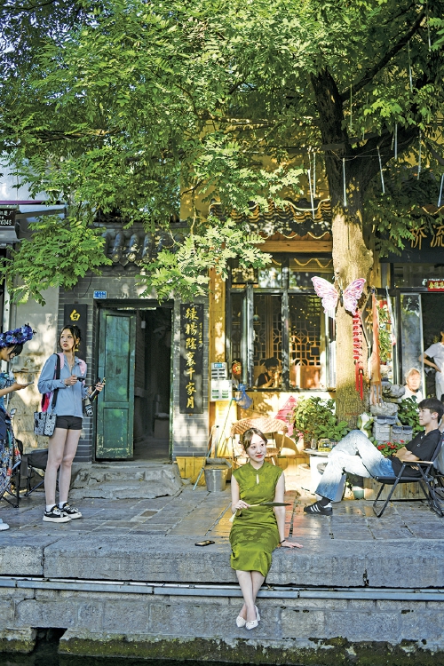 雨后“翻开”夏日画卷 老街巷遇见诗意浪漫