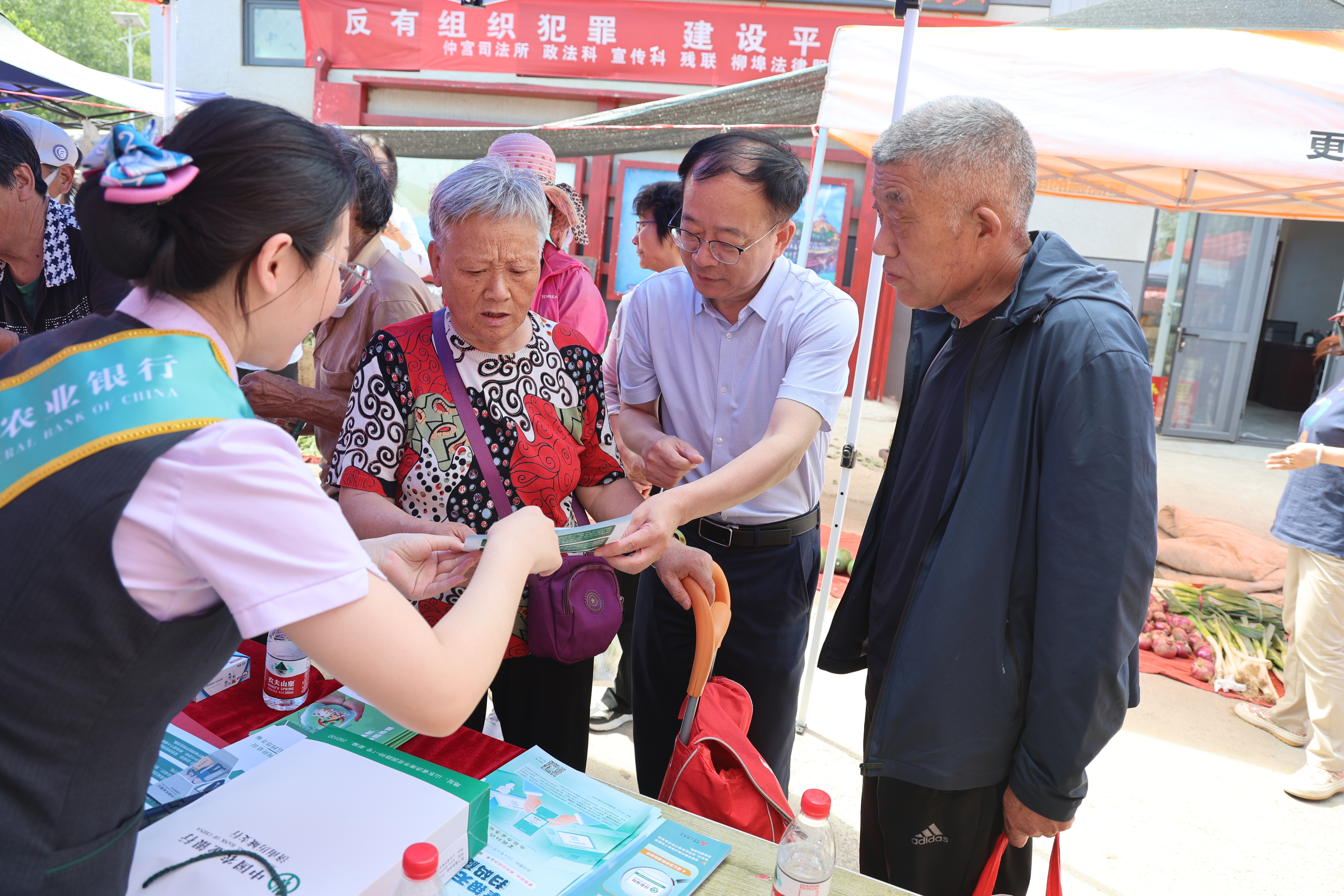 历城农行走进大集开展存款保险制度宣传活动