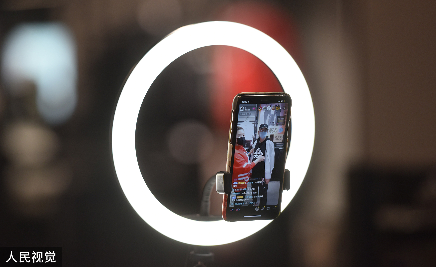 主播多次违规直播福宝被终身禁入 他做了什么?