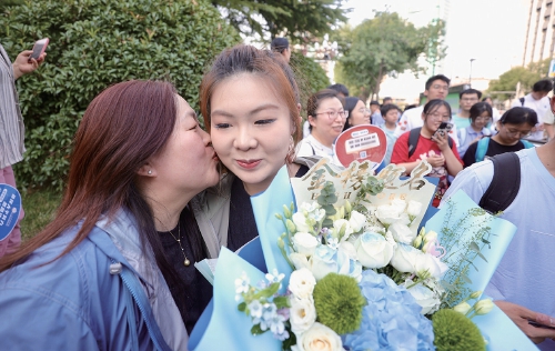 高考催生鲜花经济 考点附近花店销量爆棚