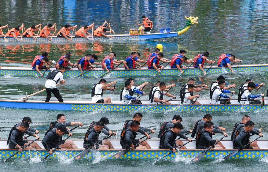 中, 단오절 연휴 맞아 각지서 용선경기...짜릿한 승부의 현장 속으로