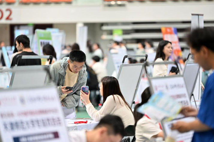 구직 훈련캠프, AI 이력서, 라이브 일자리...中, 취업 촉진에 전방위 주력