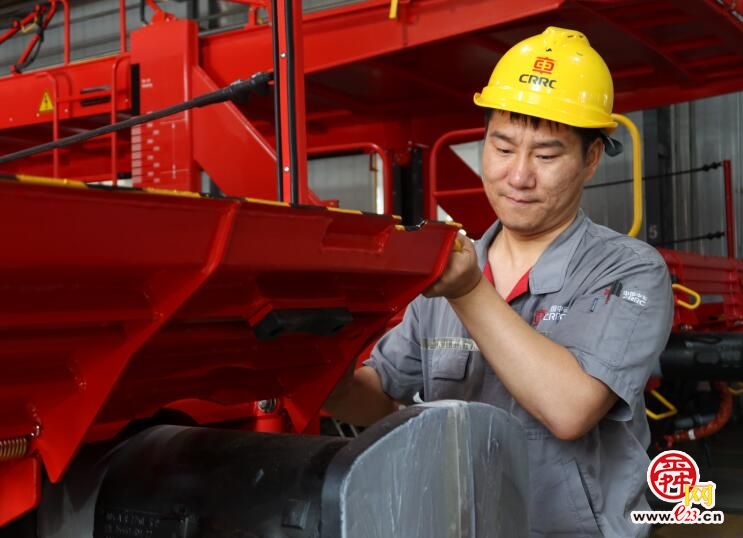 融媒·画像丨两代人的科研接力，让中国智造闪耀在欧洲的铁路上——“中德故事”的反向续写