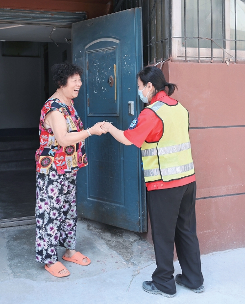  Jinan's "women men" class cleared the septic tanks of 320 buildings, and residents regarded the "seven sisters" as their daughters