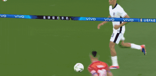 欧洲杯现场为什么全是中文广告?揭秘了