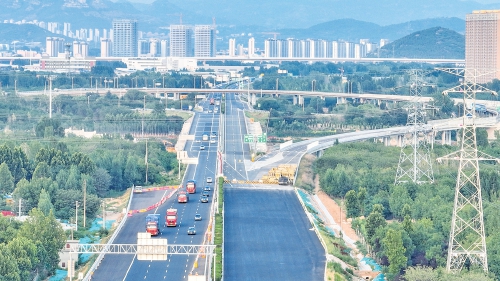 济菏高速扩建 双向八车道初具规模