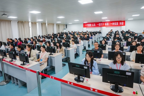 探访中考阅卷现场 所有科目均网上评阅 主观题实行“双评”