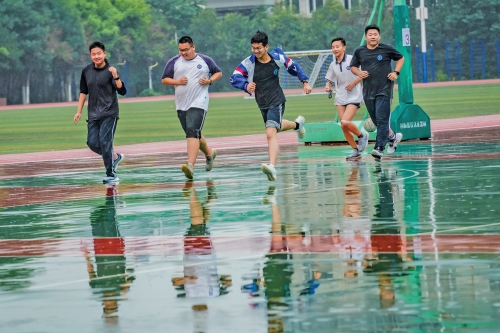 一场降雨暂时带走济南连日高温 高温橙色预警解除，25日起气温将再次攀升至35℃以上