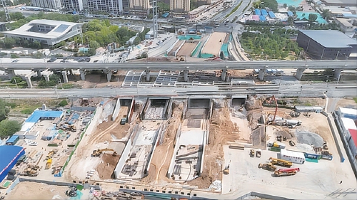 济南奥体西路下穿胶济铁路立交桥框架桥施工完成