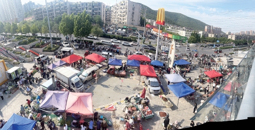 从早市到流动摊到夜市,便民疏导点里体味人间烟火