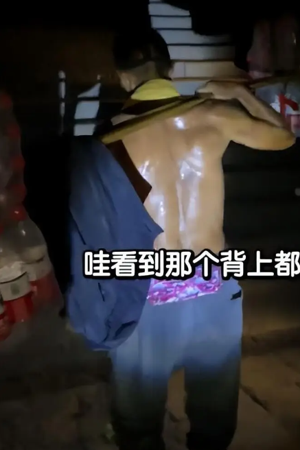 破防！博主B太夜爬泰山被挑山工触动