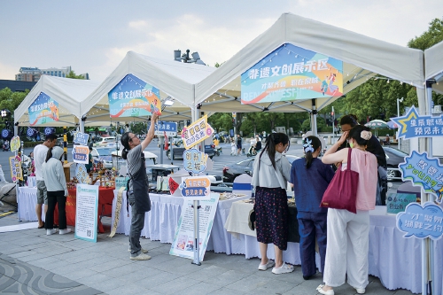 济南人才夜市摆摊引贤