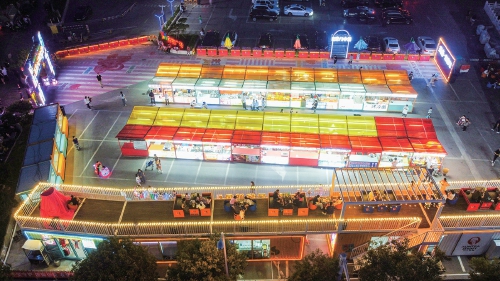 购物广场停车场改夜市，点燃济南大明湖畔老城烟火气