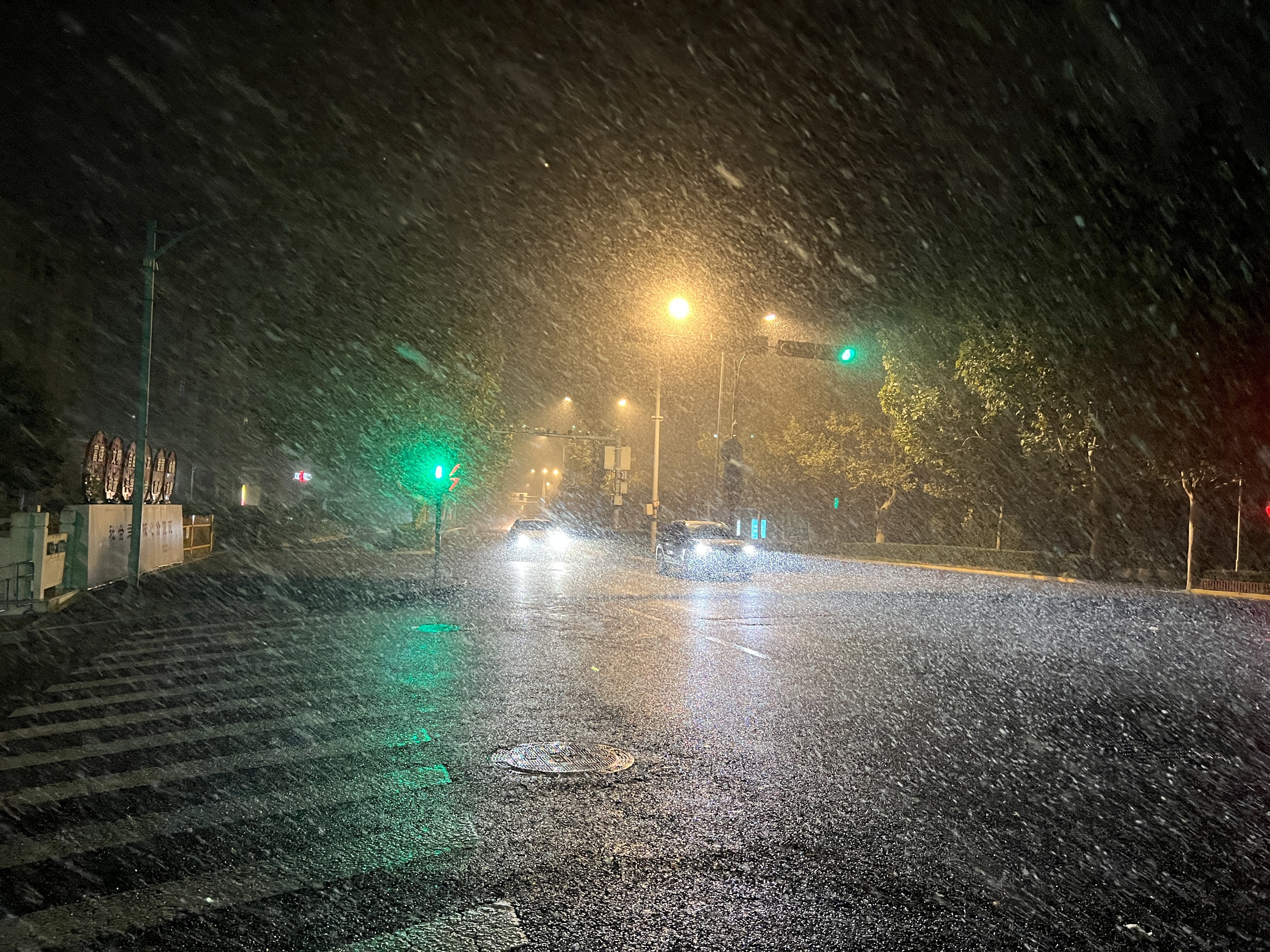 济南预报今天下午至明天有大雨到暴雨 莱芜、钢城、南山等地或出现短时积水,其他地区有小到中雨