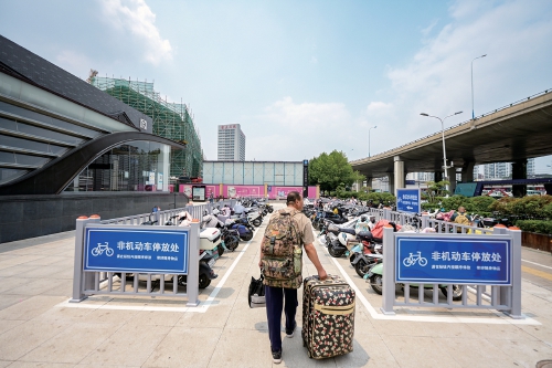 济南地铁2号线济泺路站F口停车区改造提升见成效