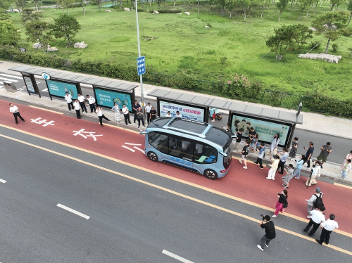 济南首辆无人驾驶公交车“上路” 约用2天完成高精地图采集
