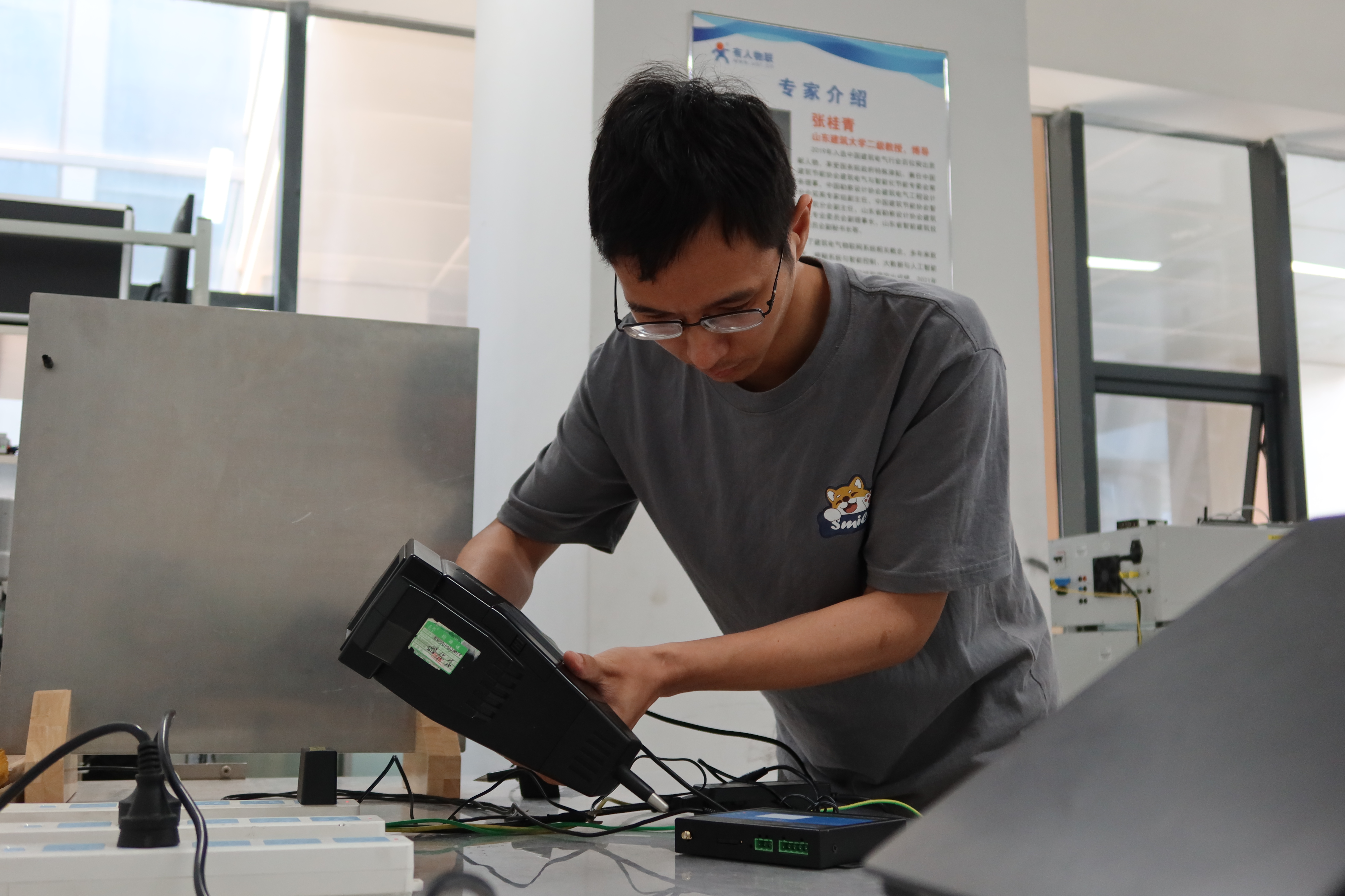 融媒·画像丨能否创造一个“盒子”，让它“智联”万物——在“云端”找答案