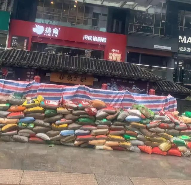 福州“筷子豪情”在做防台准备了 网友戏称为“抗台风天花板”