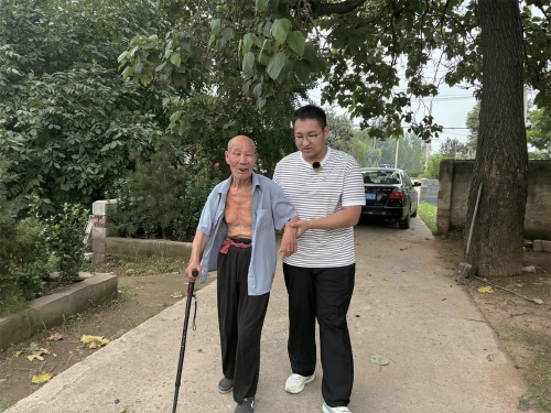 母亲走了、父亲生病去世，18岁男孩考上大学后的心愿：“以后赚钱带爷爷去看病”