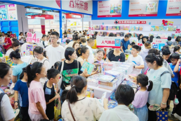 书博会收官日 掀起抢购潮