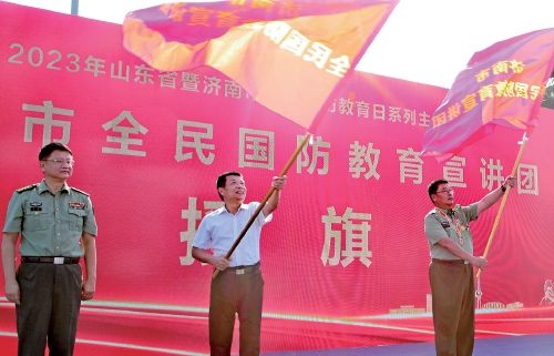 闪闪的红星耀泉城 