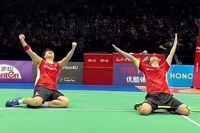 笑不活了!国羽前有香蕉拜年 后有辣椒求雨