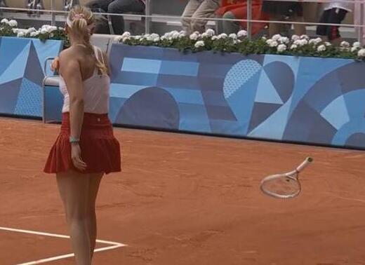 维基奇心态失衡摔球拍 “不甘心”崩溃了