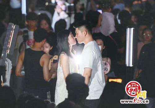 七夕夜“3D MappingShow”上演节日彩蛋，让爱洒满泉城