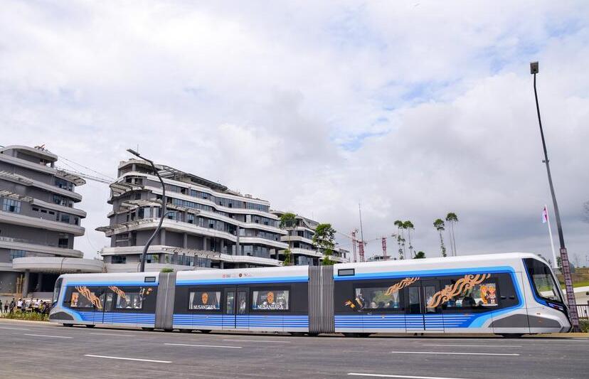 인니 신수도에 등장한 中 자동궤도쾌속수송 열차