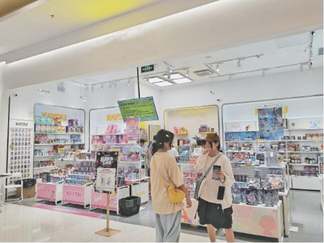 青少年热衷小马宝莉、奥特曼、蛋仔派对等卡牌：集卡到底该不该喊“卡”？