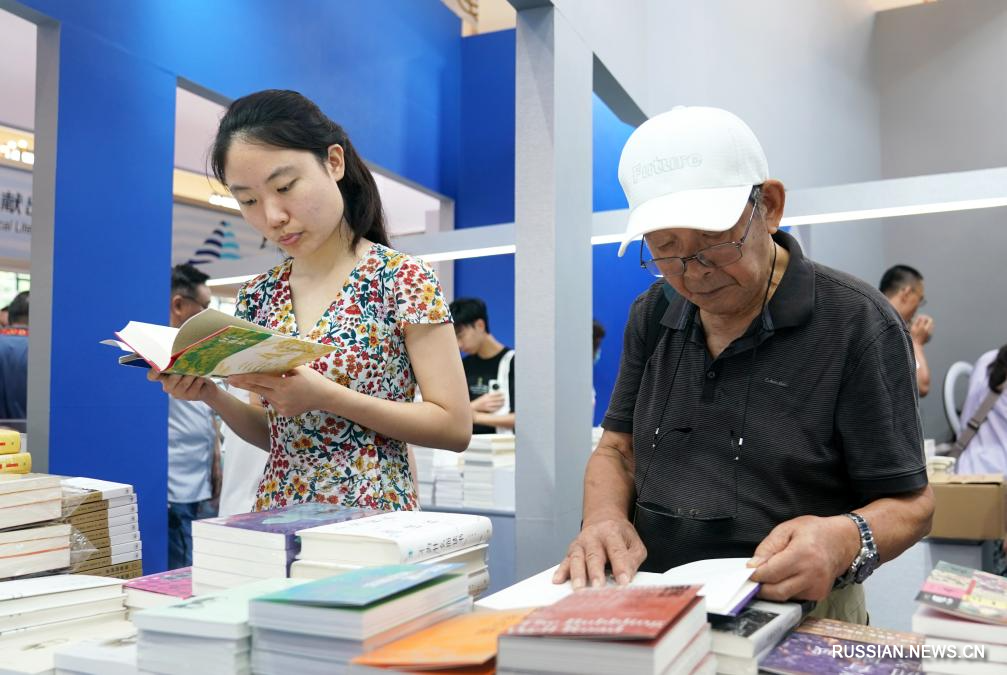 В Шанхайском выставочном центре открылась книжная ярмарка