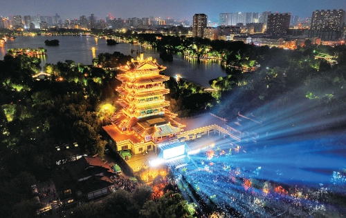 超然楼“3D MappingShow”收官 游客与济南相约,“一定会再来”