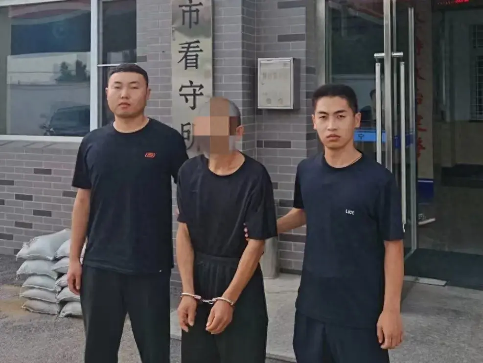 潜逃11年被抓获！内蒙古一逃犯躲避在辽宁野外山坡，靠开荒种地、养殖家禽等方式生活，已被采取刑事强制措施