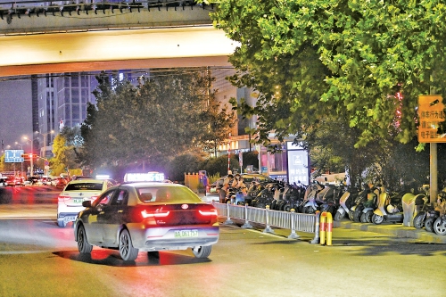 网约车不用路边等客 威海路拥堵症结已解