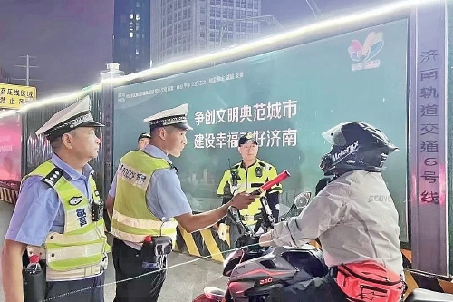 筑牢夏夜“防护墙” 当好平安守夜人