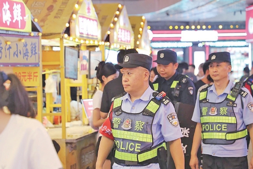 筑牢夏夜“防护墙” 当好平安守夜人