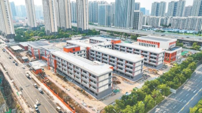 教学楼主体建成 周边出入道路打通 西客站片区新建学校现雏形